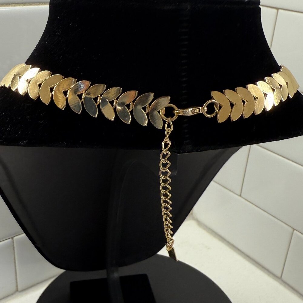 MILA Vintage Prong Set Acrylic Necklace - Picture 5 of 7